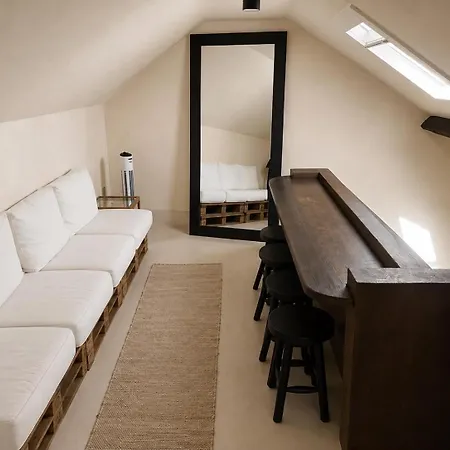 Slow Being In Apartmán *